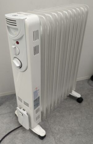 Radiateur bain d'huile sur roulettes de marque King Fisher modèle Cybl20-11, 2500 watts. (RDC bat A réserve)